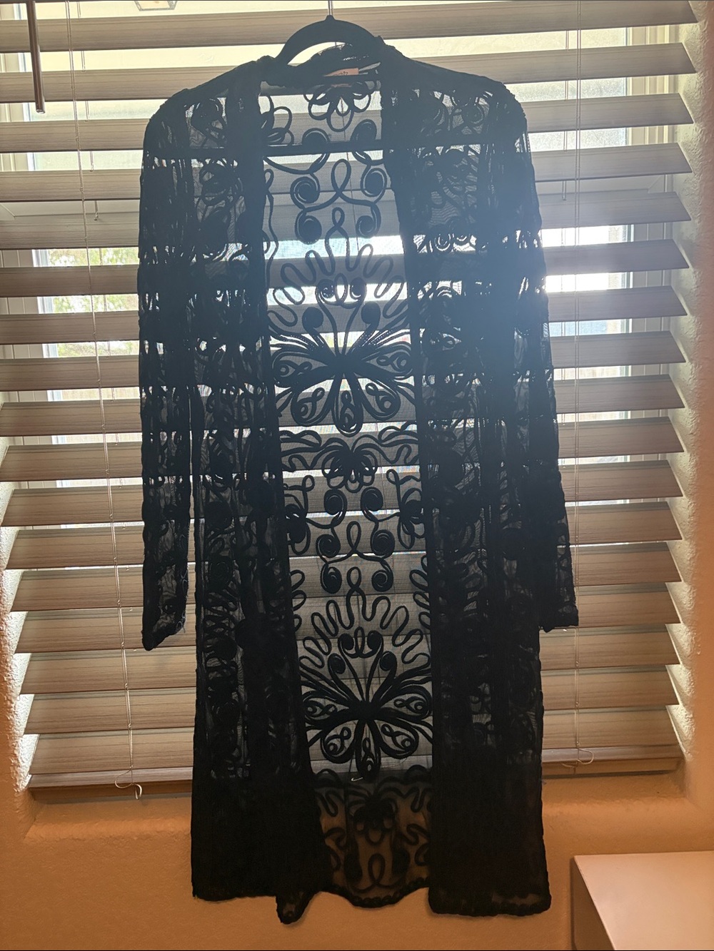 MISSING ONE BUTTON Cache Black Lace Long-Sleeve Open-Front Kimono Cardigan